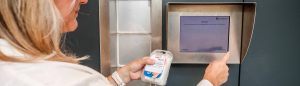 Gebruik van de afhaalautomaat bij Apotheek De Batau & Galecop